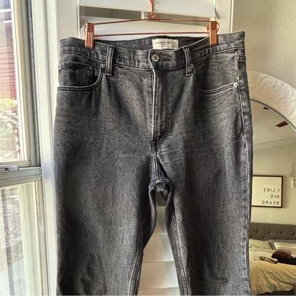 A&F High Rise Mom Jean - Picture 7 of 10